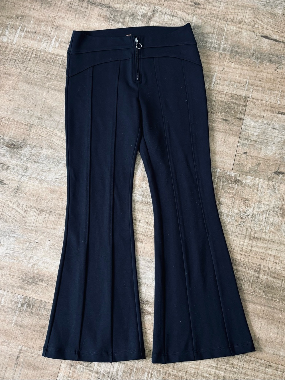 Free People black front zip seamed flare leg stretch pant size 6